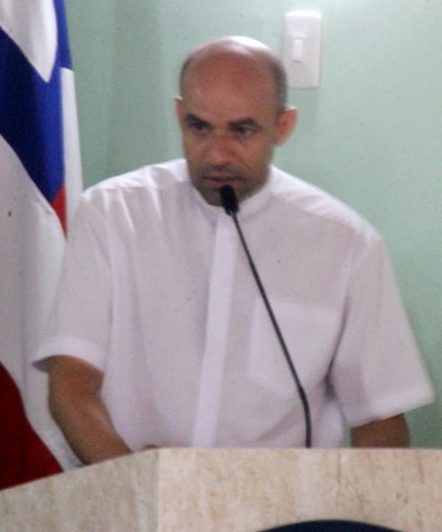 São Domingos – Câmara Municipal  entrega titulo de cidadão são-dominguense a padre Aroldo Carneiro