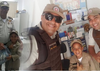 Policia Militar de Serrinha realiza sonho de menino de 8 anos