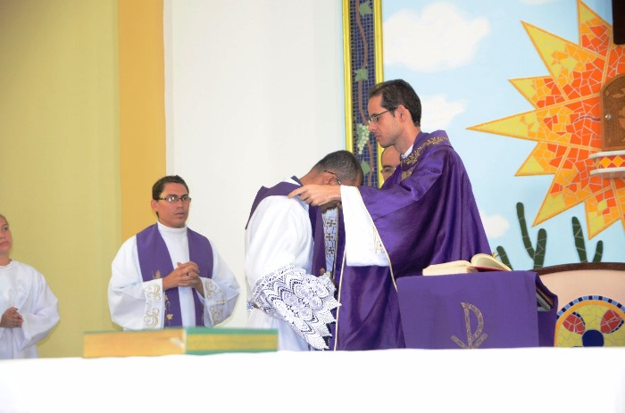 Padre Enivaldo assume a Paróquia Santo Antonio em Teofilândia. Saiba as mudanças que ocorrerão na Diocese de Serrinha