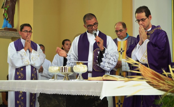 Padre Enivaldo assume a Paróquia Santo Antonio em Teofilândia. Saiba as mudanças que ocorrerão na Diocese de Serrinha