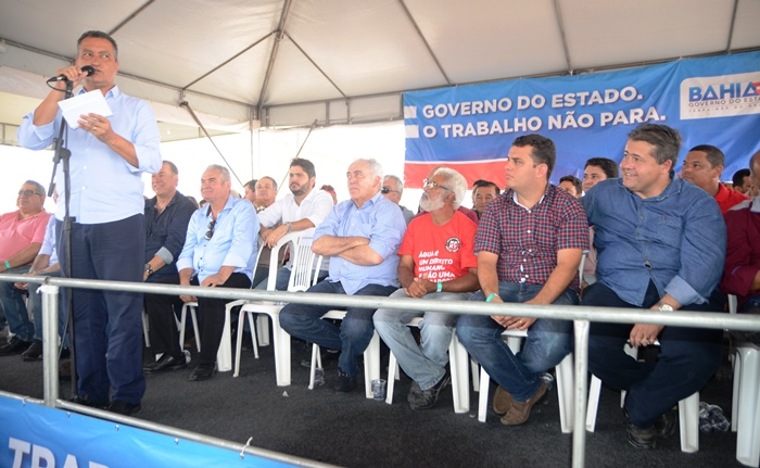 Governador Rui Costa assina ordem de serviço para construção da 1ª etapa do projeto Mandacaru em Tucano