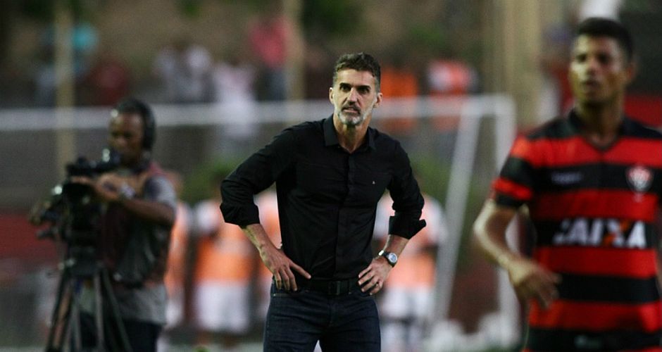 ‘Vocês não podem danificar o clube’, desabafa Mancini após o jogo