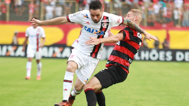 Vitória sai na frente contra o Flamengo, leva a virada no fim e é salvo pela Chapecoense de cair para segunda divisão