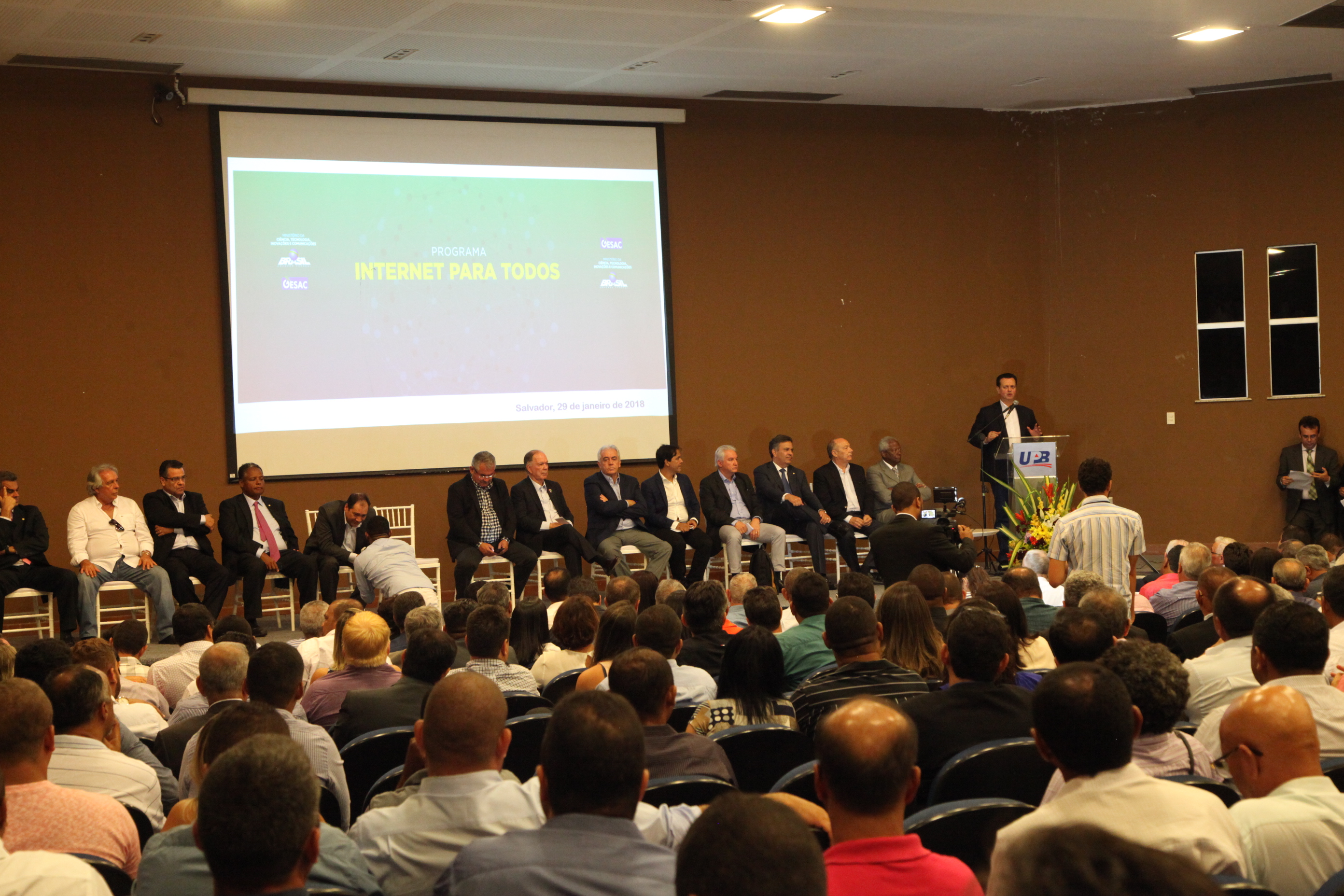 Prefeitos da Bahia conhecem “Programa Internet Para Todos” apresentado por Kassab na UPB