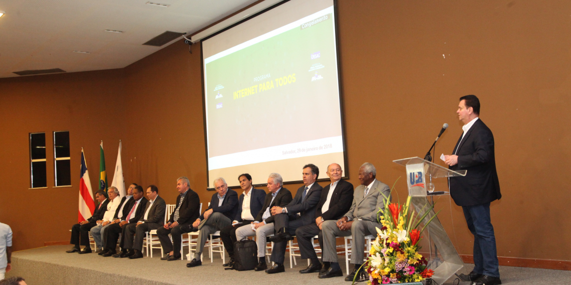 Prefeitos da Bahia conhecem “Programa Internet Para Todos” apresentado por Kassab na UPB
