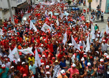 Caminhada em Serrinha reúne mais de 2 mil pessoas em defesa de Lula