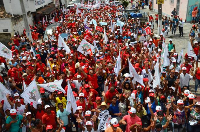 Caminhada em Serrinha reúne mais de 2 mil pessoas em defesa de Lula