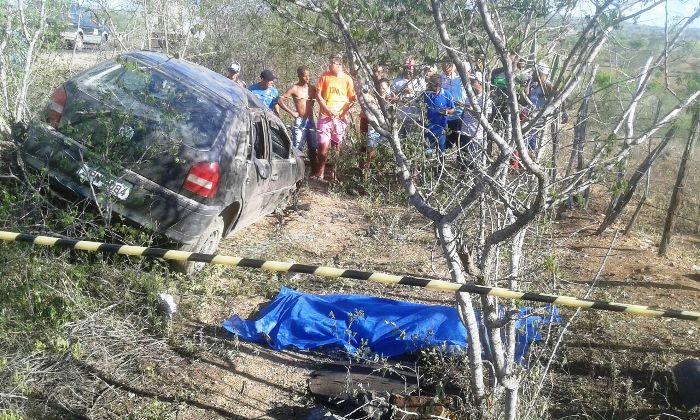 Motorista de Gol morre vítima de capotamento na BA 409