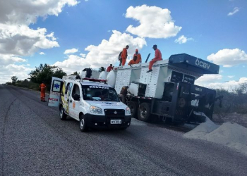 Operário fica ferido ao cair dentro de máquina usada na recuperação da BA 409 trecho Coité/Serrinha