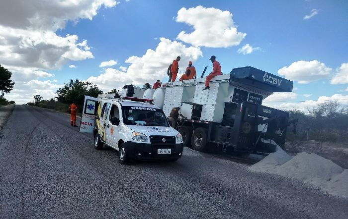 Operário fica ferido ao cair dentro de máquina usada na recuperação da BA 409 trecho Coité/Serrinha