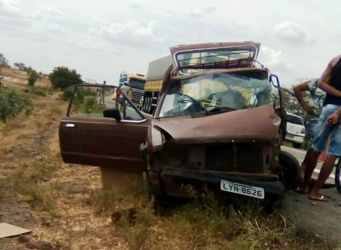 Riachão – Idoso morre em colisão envolvendo caminhão e Belina na BR 324