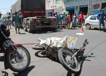 Idoso de 76 anos morre atropelado por carreta no centro de Barrocas