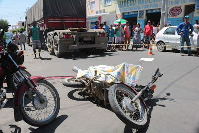 Idoso de 76 anos morre atropelado por carreta no centro de Barrocas
