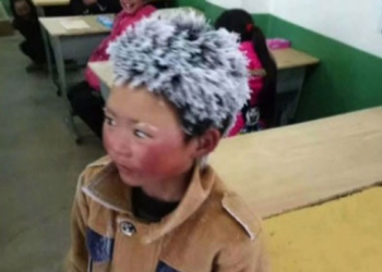 Garoto chinês chega à escola com cabelos congelados pelo frio e foto viraliza