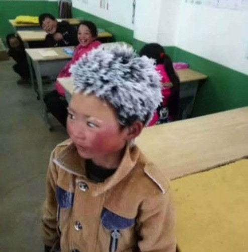 Garoto chinês chega à escola com cabelos congelados pelo frio e foto viraliza