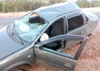 Carro capota e deixa feridos na BA-120, entre Santaluz e Queimadas