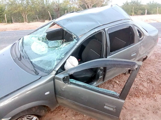Carro capota e deixa feridos na BA-120, entre Santaluz e Queimadas