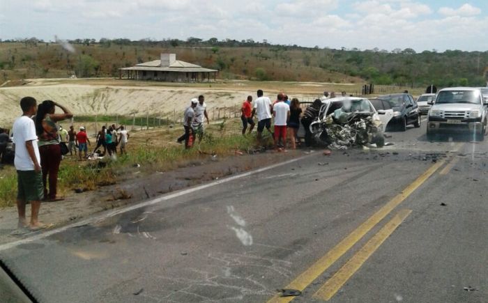 Colisão entre veículos na BR 116 próximo a Santa Bárbara deixa quatro mortos e cinco feridos (Atualizada às 22h22)