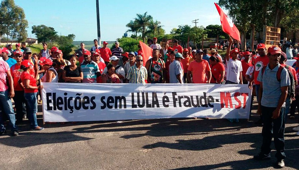 Manifestantes fecham estradas na Bahia em atos para apoiar ex-presidente Lula