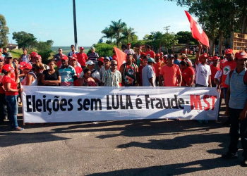 Manifestantes fecham estradas na Bahia em atos para apoiar ex-presidente Lula