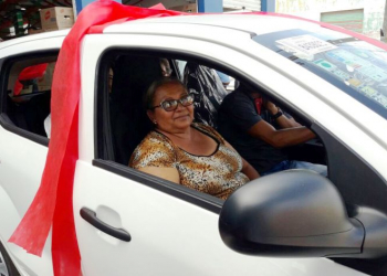 Santaluz – Dona de casa é a ganhadora do carro sorteado pelo Max Santaluzia