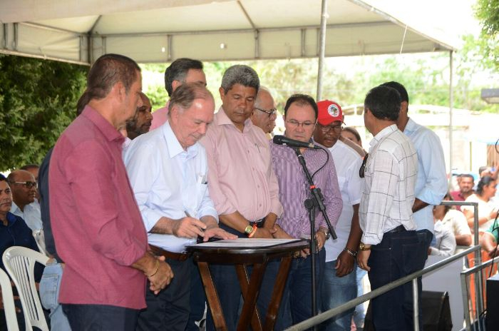 Caém – Governo autoriza elaboração de projeto para asfaltar estrada. Prefeito disse que beneficio teve interferência de Alex da Piatã