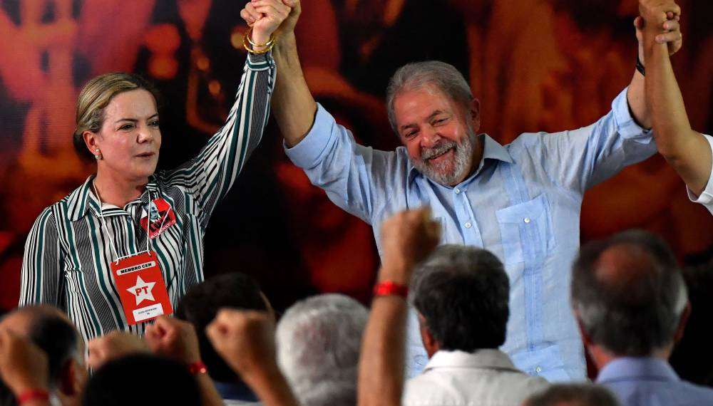 Um dia depois da condenação, PT lança pré-candidatura de Lula à Presidência
