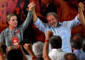 Um dia depois da condenação, PT lança pré-candidatura de Lula à Presidência