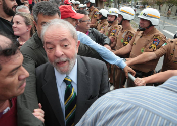 Lula afirma que vai ao seu julgamento em Porto Alegre; Dilma confirma presença em vigília