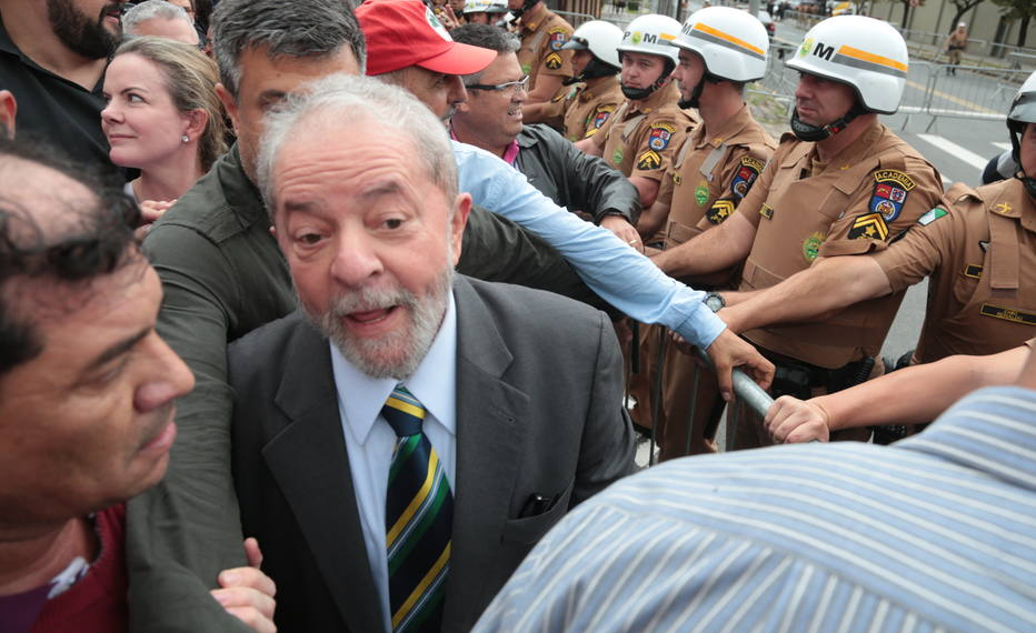 Lula afirma que vai ao seu julgamento em Porto Alegre; Dilma confirma presença em vigília