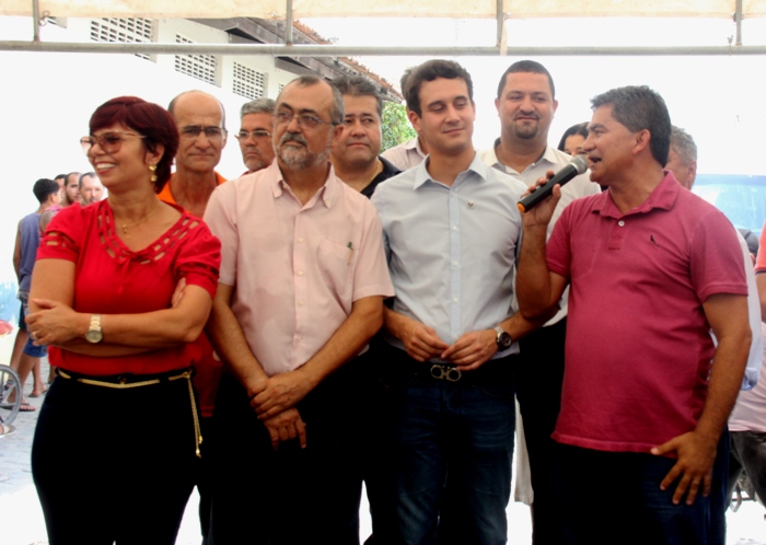 Poucas e boas durante o ato de implantação do serviço de emissão da CNH em Valente