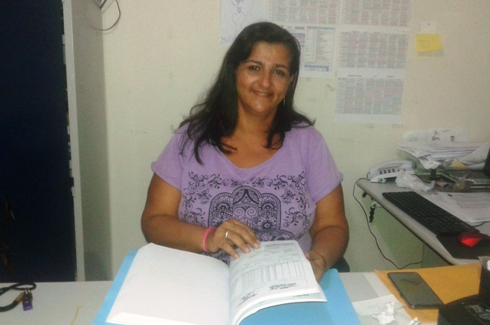 Coité – Diretora do Colégio Antônio Bahia explica situação da fila noturna de pais para garantir vaga dos filhos