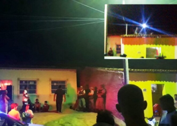 Homem morre em cima de telhado de casa após sofrer linchamento; vítima teria roubado em supermercado (Atualizada às 09h59)