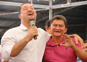 Poucas e boas durante o ato de implantação do serviço de emissão da CNH em Valente