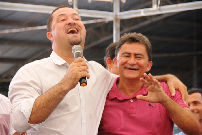 Poucas e boas durante o ato de implantação do serviço de emissão da CNH em Valente