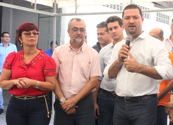 Poucas e boas durante o ato de implantação do serviço de emissão da CNH em Valente