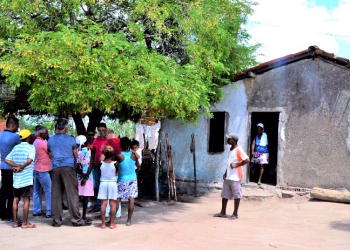Em pleno século XXI, comunidade rural em Pé de Serra vive sem sanitários e sem comunicação