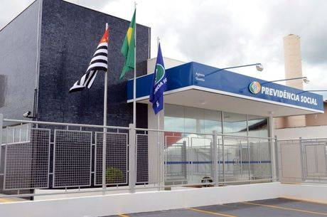 Salário de aposentados com ganho acima do mínimo subirá 2,07%