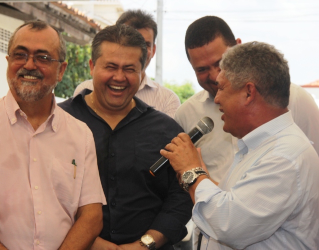 Poucas e boas durante o ato de implantação do serviço de emissão da CNH em Valente