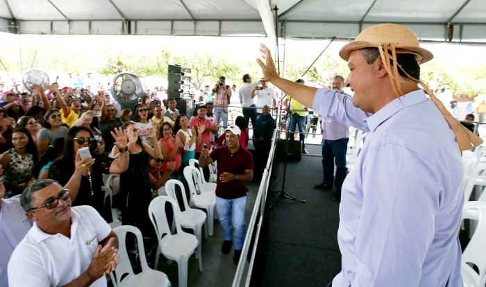 “Poucas e boas” da visita do Rui Costa a Abaré