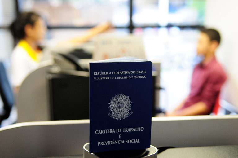 Seguro-desemprego tem reajuste de 2,07% e maior parcela passa a R$ 1.677,74