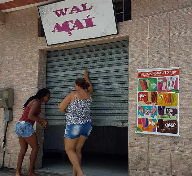 Bolsonaro emprega servidora fantasma que vende açaí em Angra; afirma Jornal