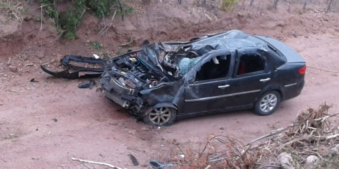 Um morto e três feridos em colisão envolvendo moto e carro na BA 381