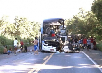 GO – Colisão envolvendo ônibus e carreta deixa ao menos 6 mortos e dezenas de feridos na BR-020
