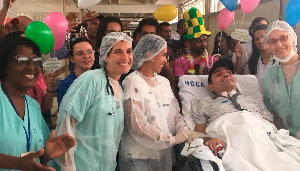 Após 10 meses internado, euclidense que quebrou coluna em cama elástica recebe alta