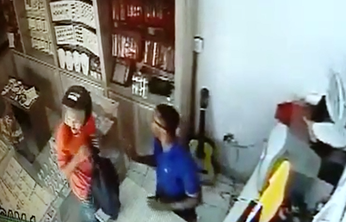 Serrinha – Homens roubam joalheria no centro da cidade e fogem atirando