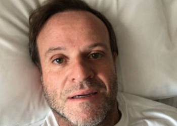 Barrichello grava vídeo em hospital após ser internado por princípio de AVC