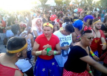 Irreverencia e diversão marcou o domingo de carnaval em Valente