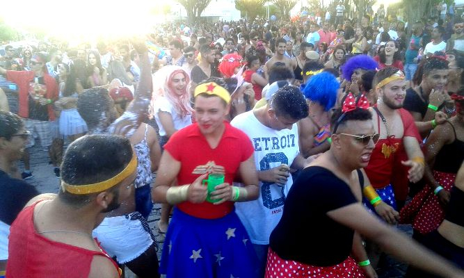 Irreverencia e diversão marcou o domingo de carnaval em Valente