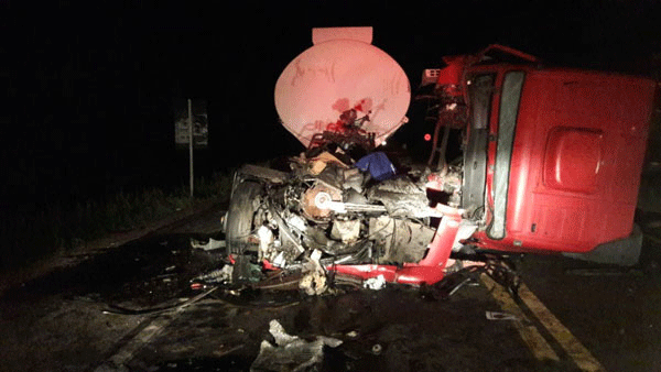 Colisão entre carretas na BR 324 no Distrito de Itatiaia deixa vítima fatal